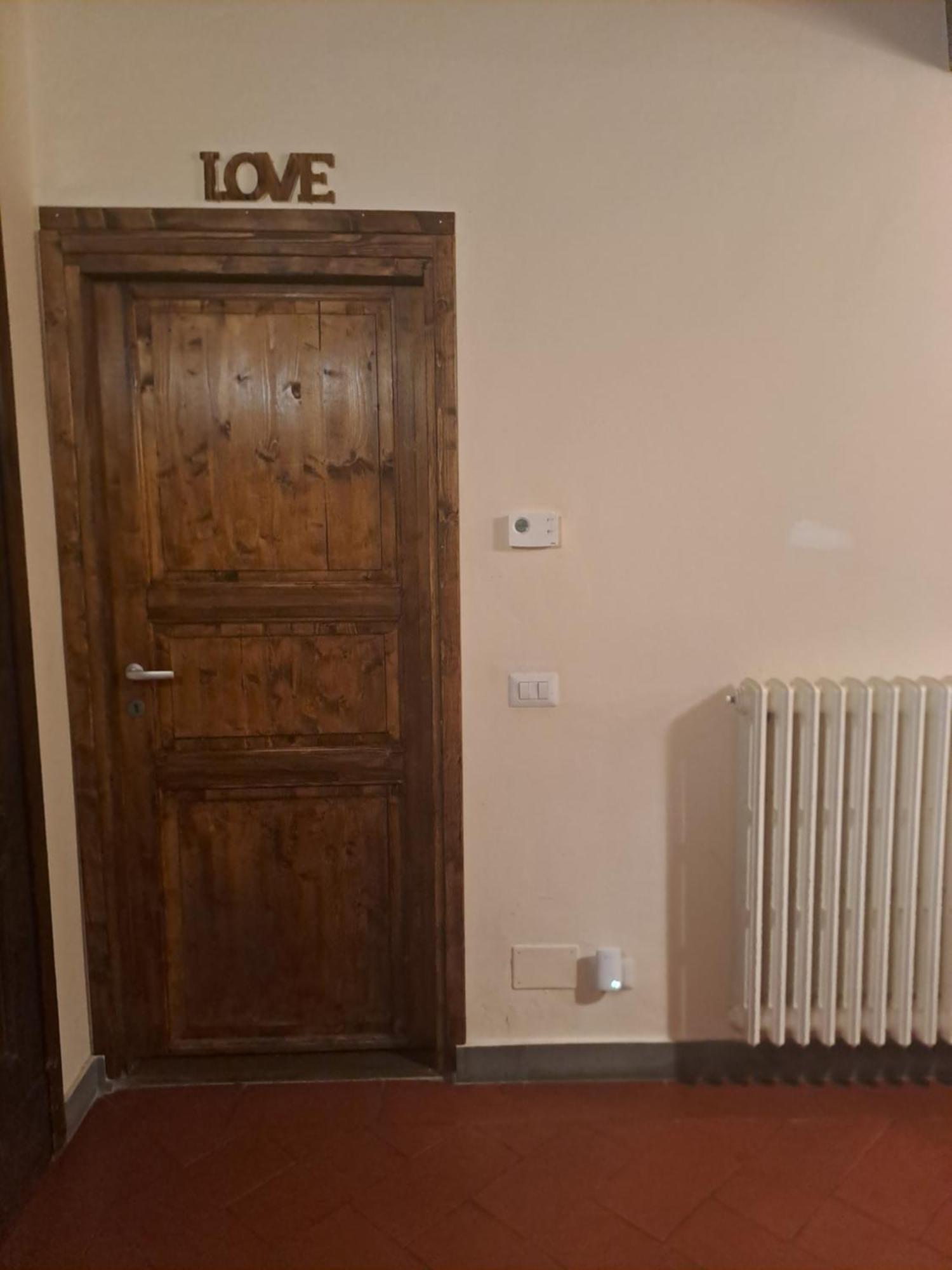 Sunshine Suites Florens Rum bild